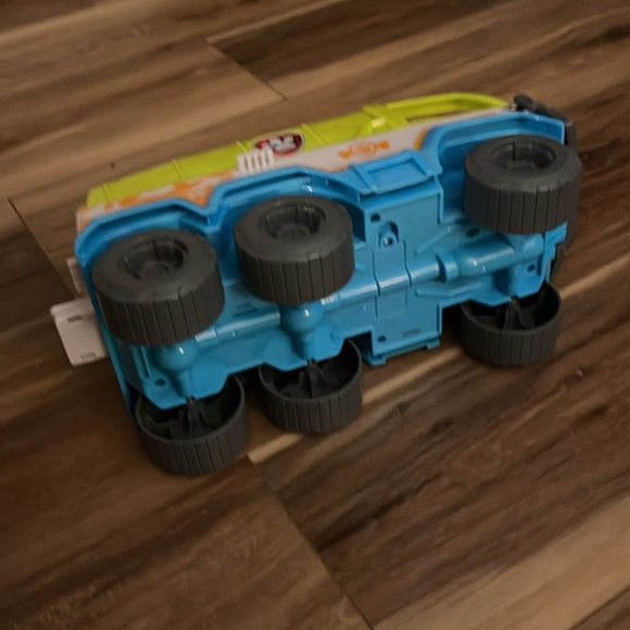 Paw patrol vehicle. Makes sounds and lights up. - Picture 6 of 7